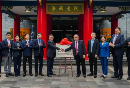 微創(chuàng)?機器人攜手華西醫(yī)院共建機器人手術培訓中心，推動西南地區(qū)5G智慧醫(yī)療進程