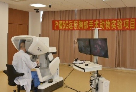 5G圖邁?，5000公里！上海市胸科醫(yī)院完成國產(chǎn)機器人國內(nèi)首例滬疆遠程胸部手術(shù)動物實驗