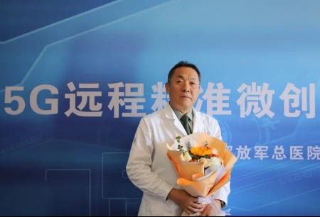 孟元光教授實(shí)施3000公里超遠(yuǎn)程機(jī)器人手術(shù)，為“5G精準(zhǔn)微創(chuàng)外科聯(lián)盟建設(shè)項(xiàng)目啟動(dòng)”增添亮麗光彩