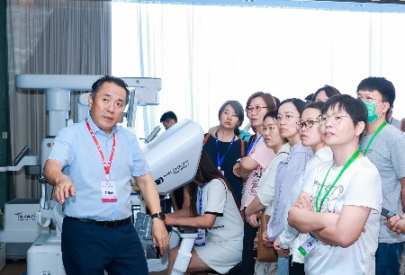 2024中國醫(yī)師協(xié)會(huì)婦產(chǎn)科醫(yī)師大會(huì)盛大召開，微創(chuàng)?機(jī)器人舉辦培訓(xùn)會(huì)助力婦產(chǎn)科機(jī)器人手術(shù)普及！