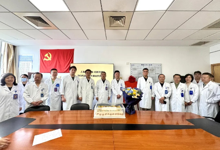 微創(chuàng)機器人手術臨床示范中心落戶新華醫(yī)院肛腸外科，直腸癌“保肛”技術再升級